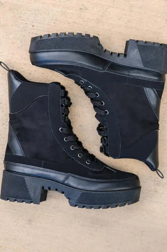 Desert Lace Up Boots in Black