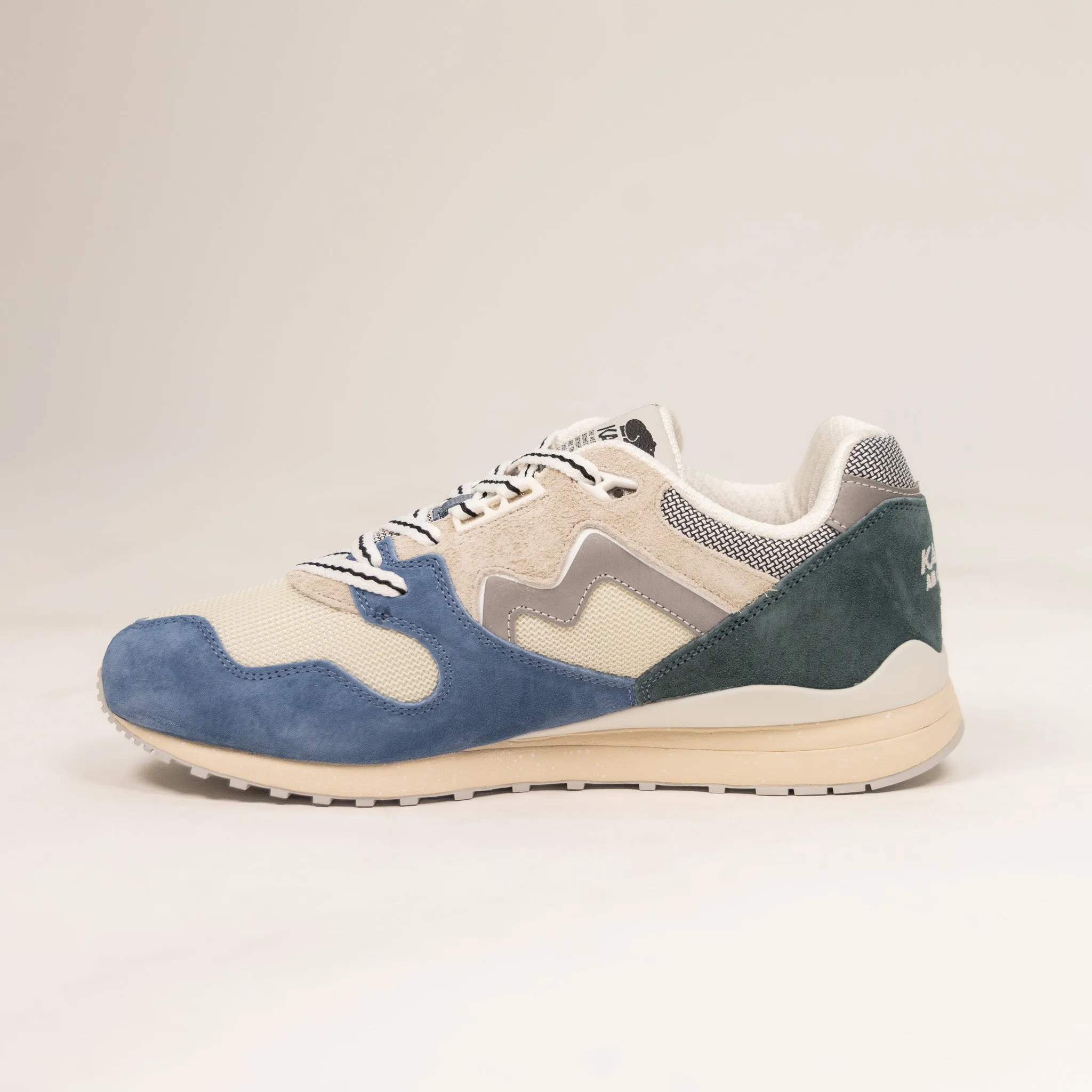 Karhu Synchron Classic - Coronet Blue/Silver Lining