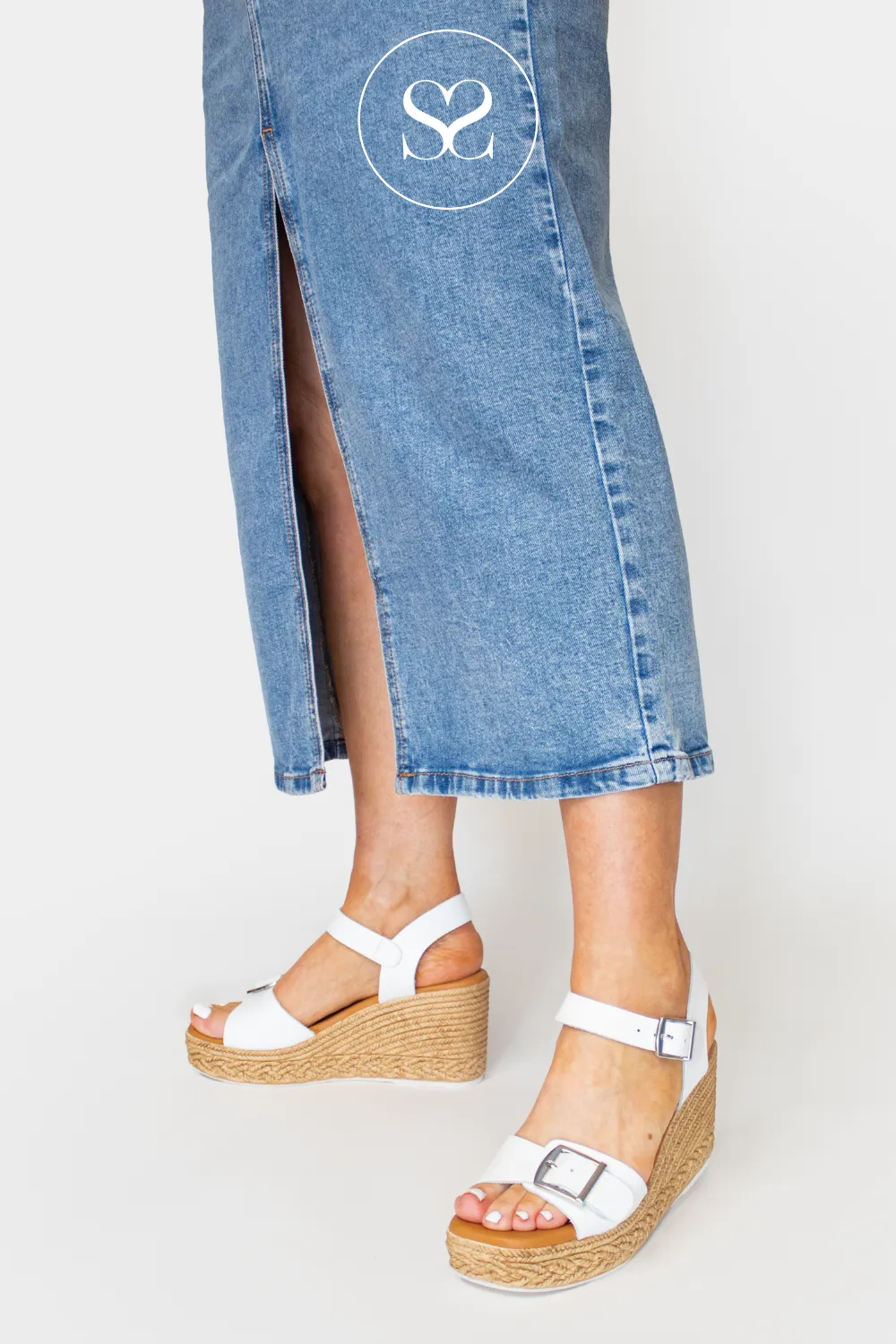 OH MY SANDALS 5726 - WHITE LEATHER BUCKLE WEDGE SANDALS