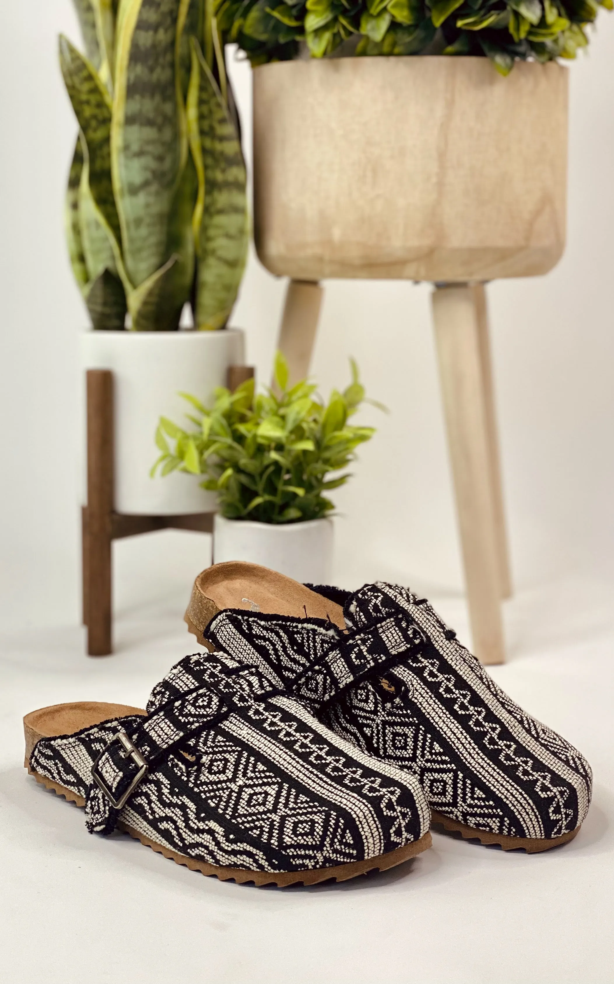 Picnic Shoe - Black - Very G
