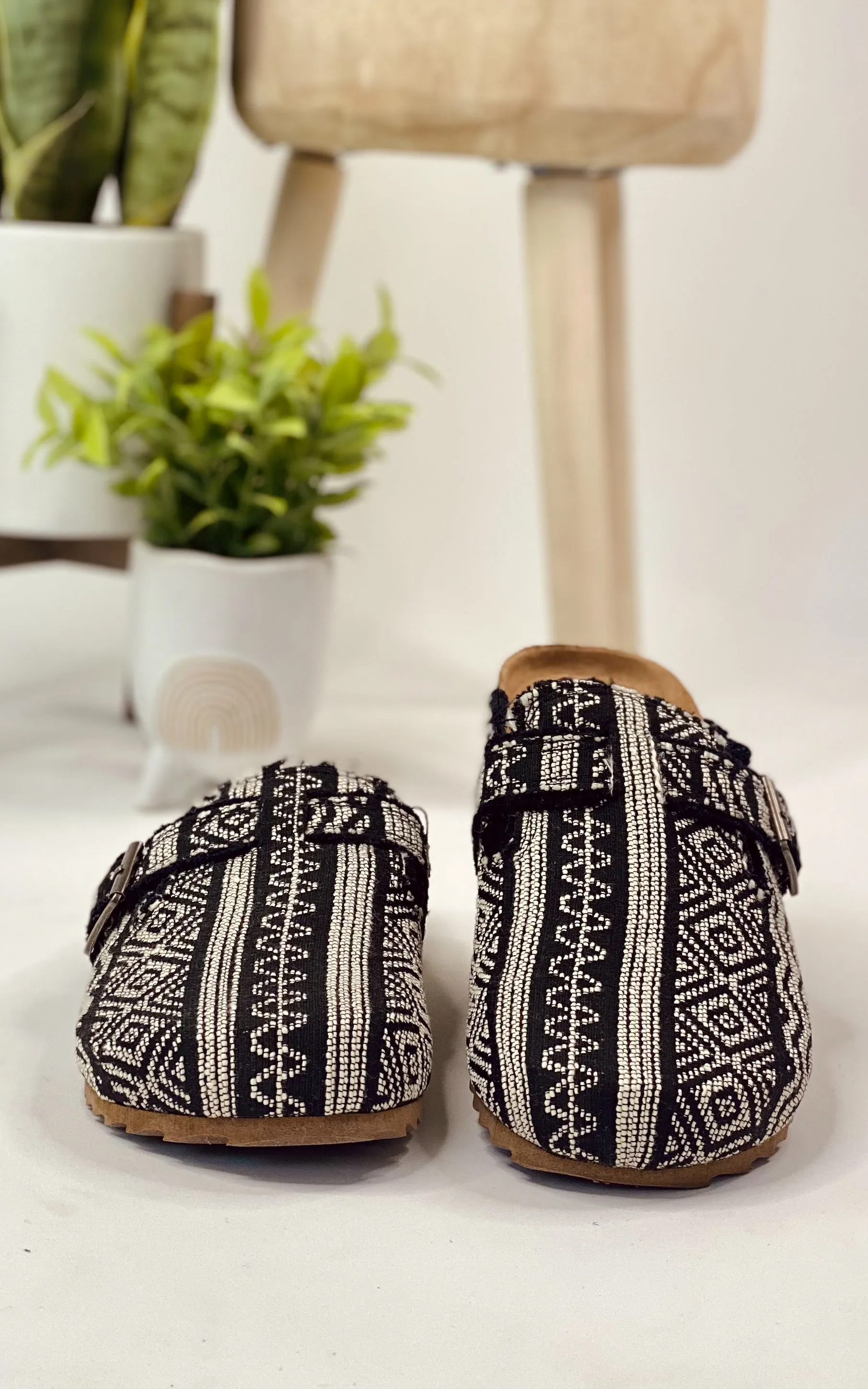 Picnic Shoe - Black - Very G