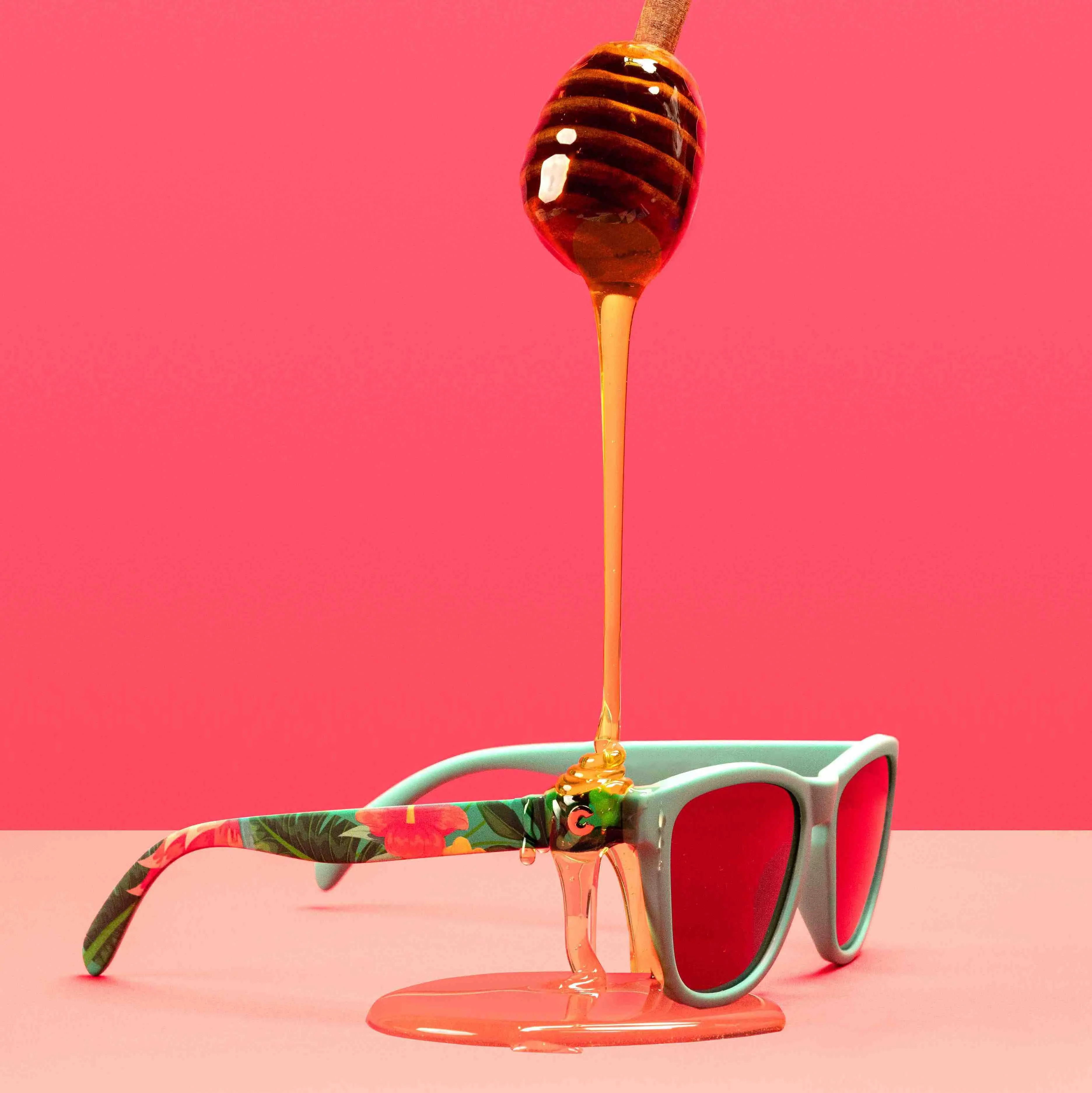 These shades BUZZZ